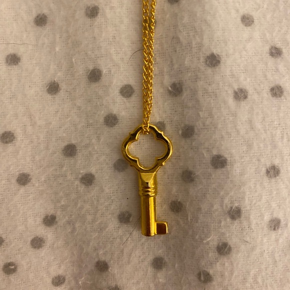 Gold Key Pendant Necklace - Picture 1 of 2